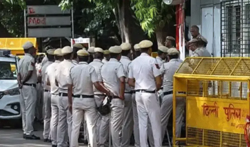 delhi-harrassment_V_gif--816x480-4g